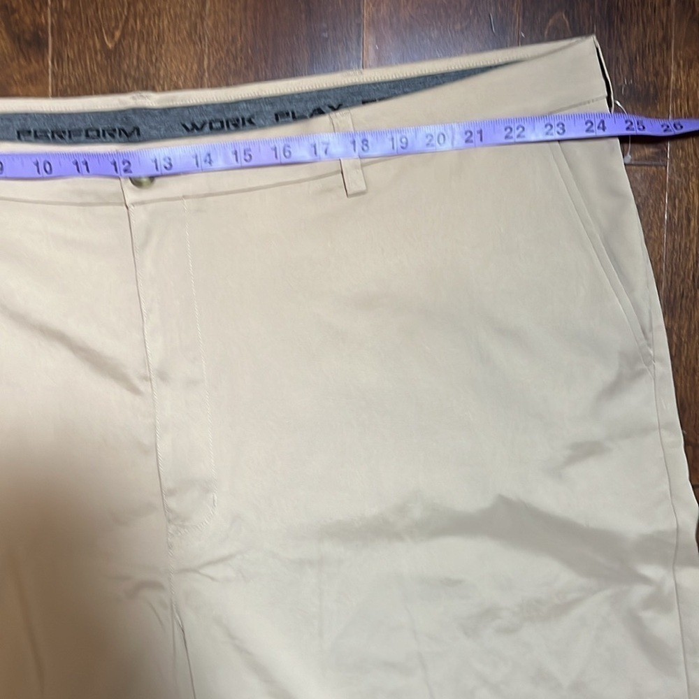 ⭐️ Round Tree & Yorke Big Man classic fit flat front Khaki shorts- 48B - Picture 5 of 10